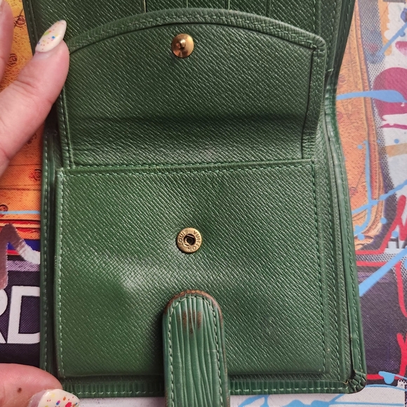 Green Louis Vuitton Epi Snap Wallet - Picture 6 of 16